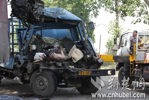 宜昌車禍新聞更新，應(yīng)對車禍?zhǔn)录牟襟E指南（適用于初學(xué)者與進(jìn)階用戶）