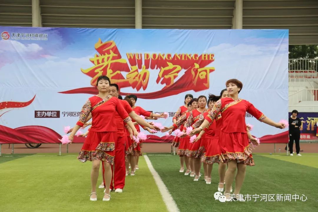 雪山姑娘的獨特風情，最新水兵舞在小巷深處的展現(xiàn)