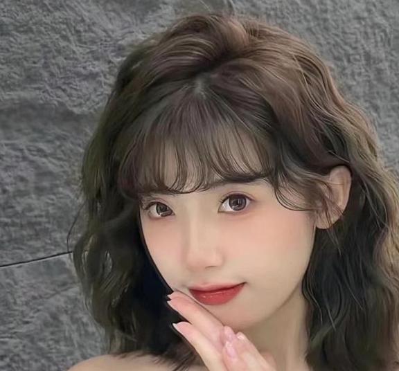 2024最新女式短發(fā)發(fā)型，展現(xiàn)自信與美麗的青春風(fēng)采