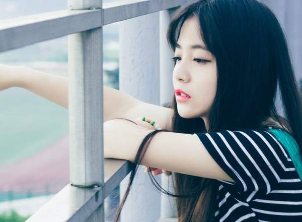 韓珺瑤段允安最新章節(jié),韓珺瑤段允安最新章節(jié)，小巷中的隱秘美味