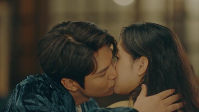 最新吻戲心動(dòng)瞬間，甜蜜愛(ài)情誓言的每一吻！