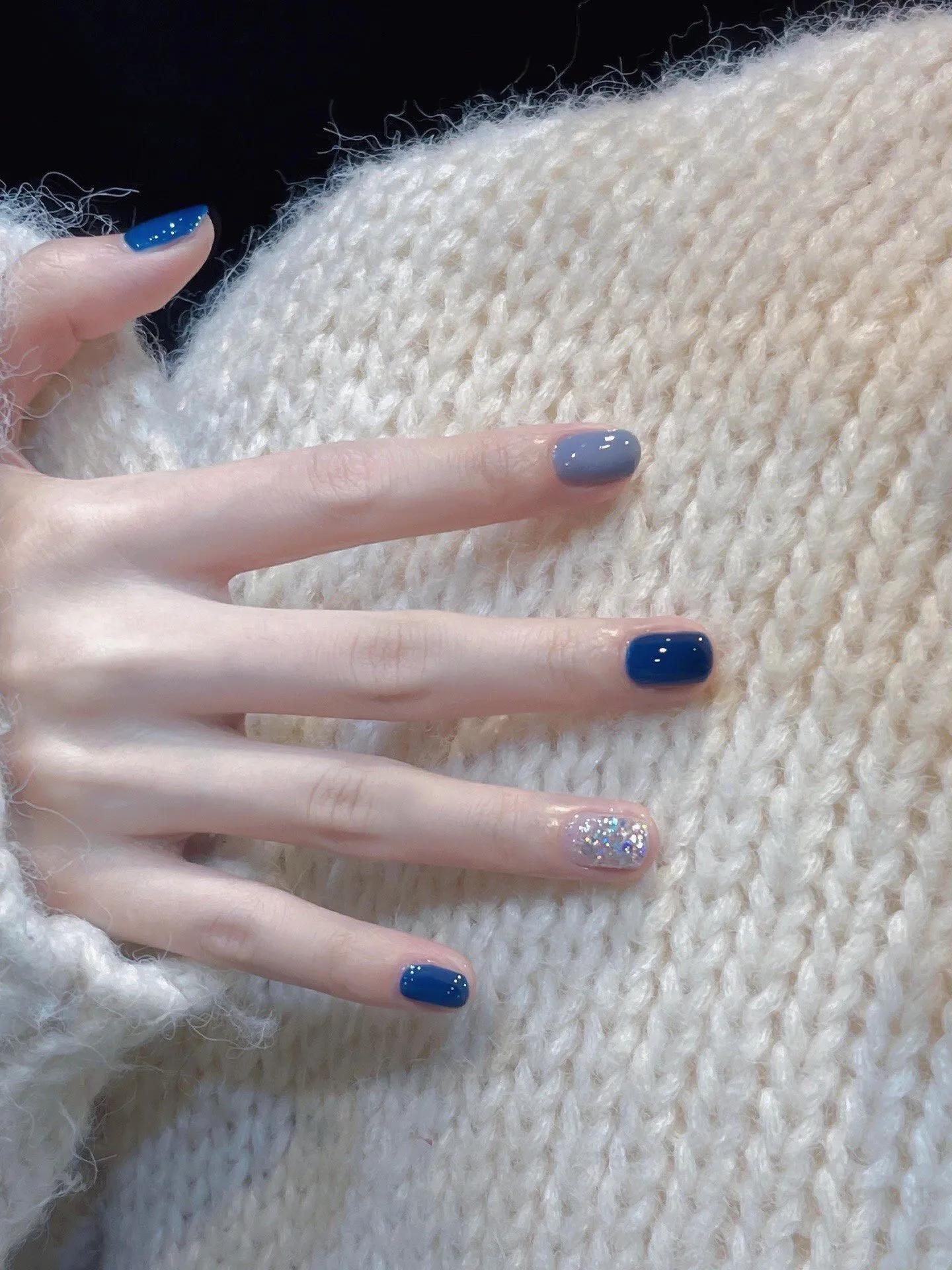 最新美甲時尚，愛的色彩與日常陪伴的魅力