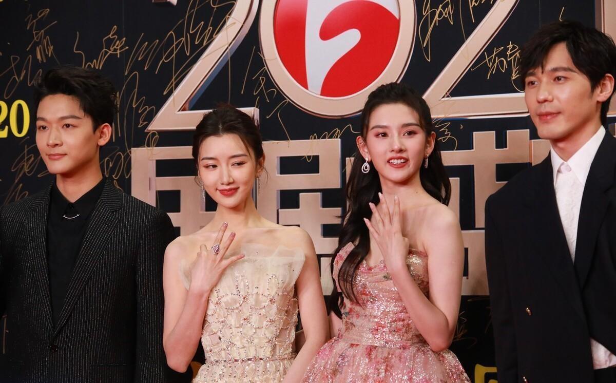 從陰影走向星光，自信力量引領(lǐng)下的黑皮膚女明星成長之路