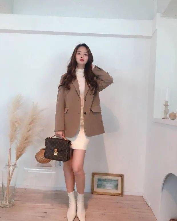 韓國(guó)新晉女主播作品探秘與欣賞，領(lǐng)略精彩瞬間