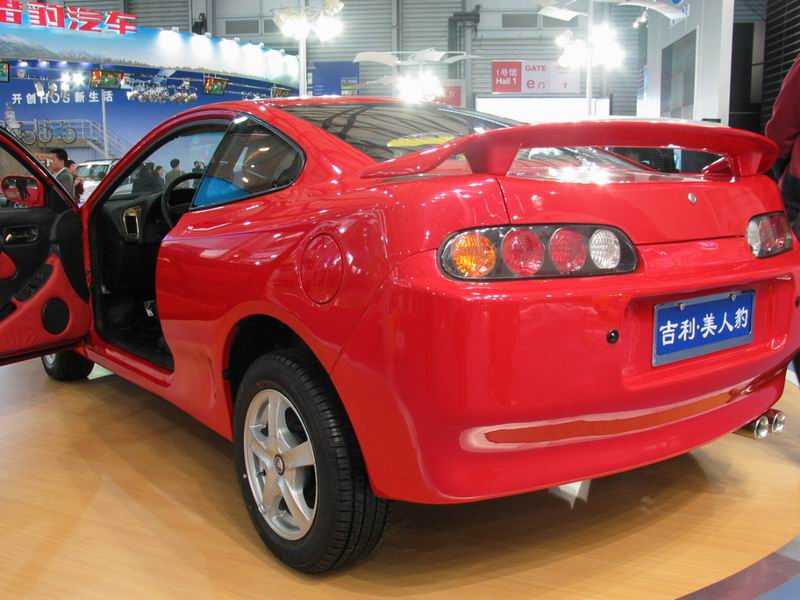 吉利美人豹新款上市，小巷中的隱藏特色小店亮相