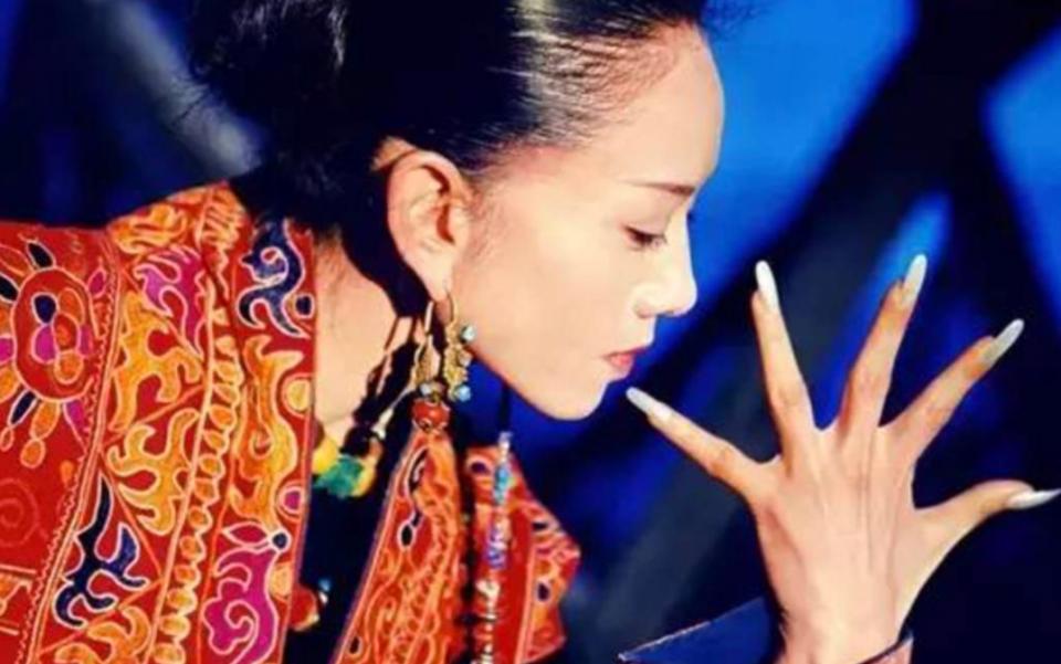 楊麗萍最新近照曝光，如何獲取并評(píng)價(jià)舞蹈巨星的最新照片？