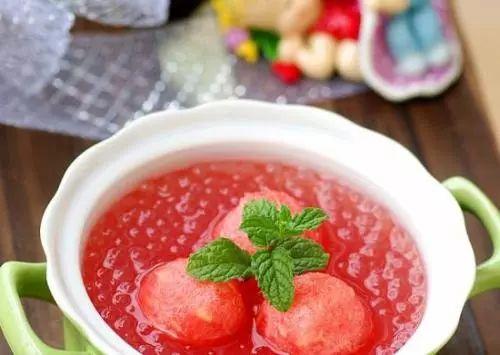 最新西瓜吃法，挑戰(zhàn)味蕾的勵志之旅，激發(fā)自信與成就感