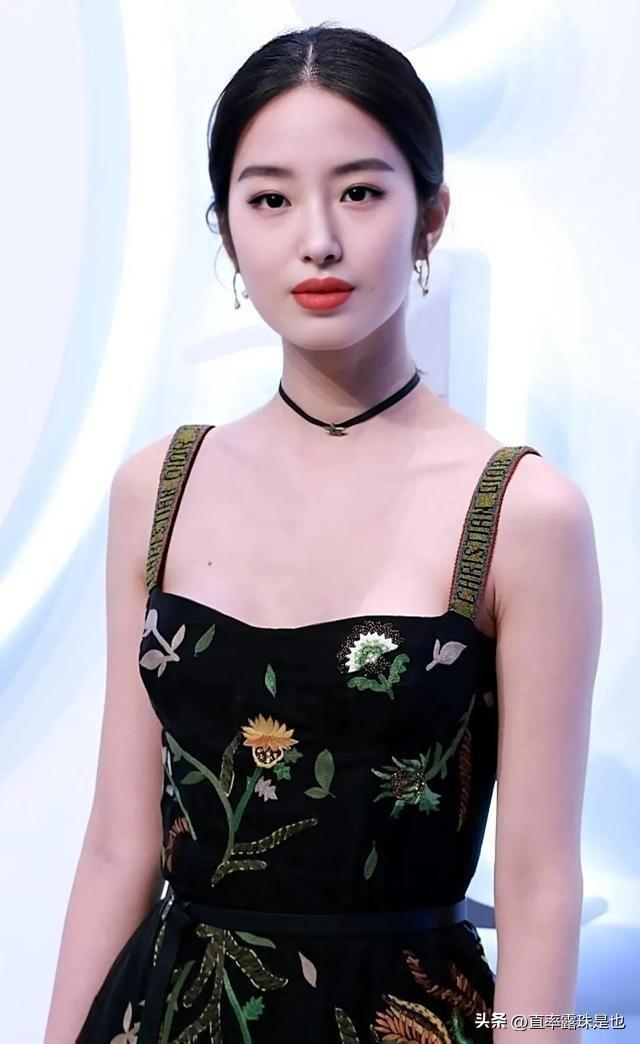 演員鈺探尋隱秘寶藏，小巷特色小店的奇妙之旅