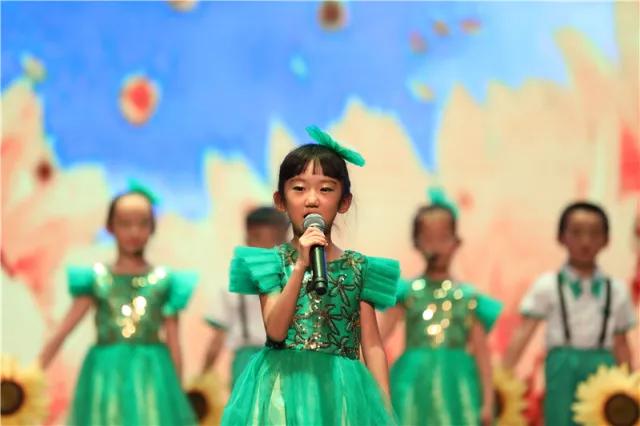 尹小艷演繹的云南山歌新篇章，自信與成就的力量展現(xiàn)學(xué)習(xí)變遷之路