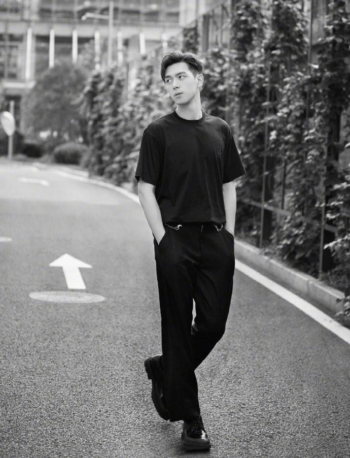 最新外劇盤點(diǎn)，勵(lì)志之旅啟程，展現(xiàn)變化中的自信與成就感！