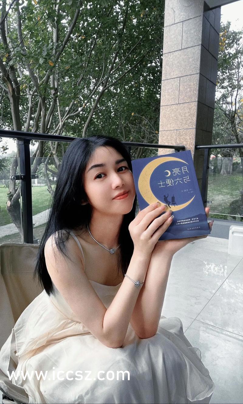 科技與藝術(shù)交融，動漫美女脫光衣服的全新體驗(yàn)