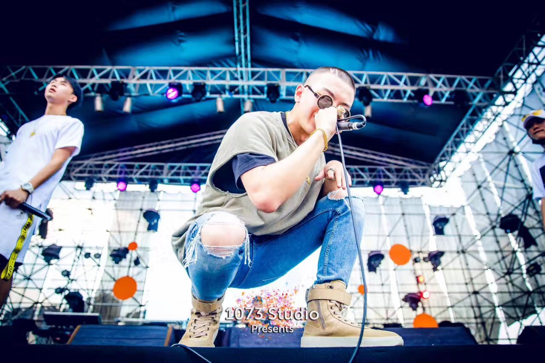 品冠新歌發(fā)布，自信成就夢想，正能量點亮人生之歌