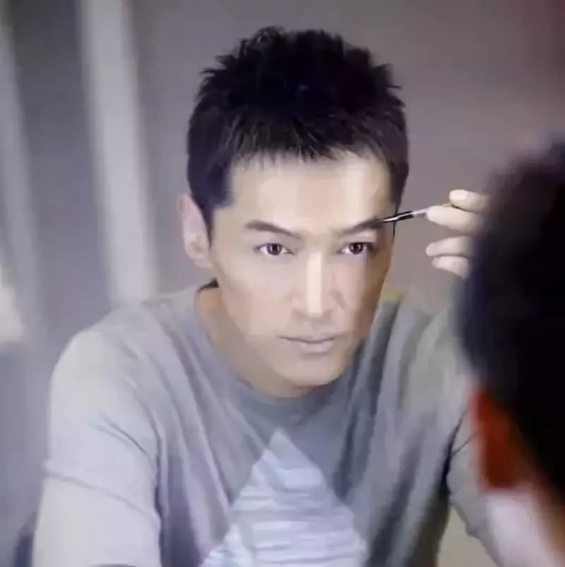 男明星與同性戀話題，理解與尊重的步驟指南