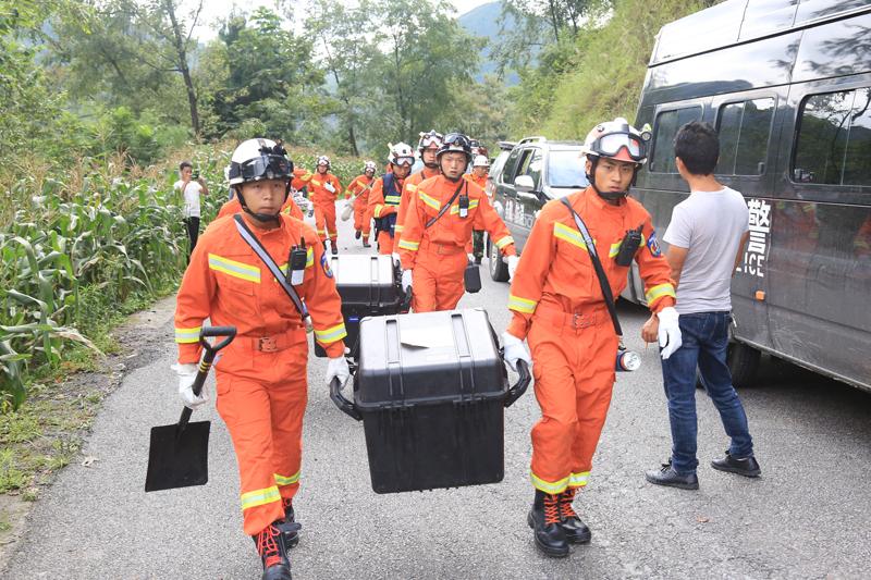 納雍山體滑坡最新消息，探秘滑坡背后神秘角落的小巷特色小店