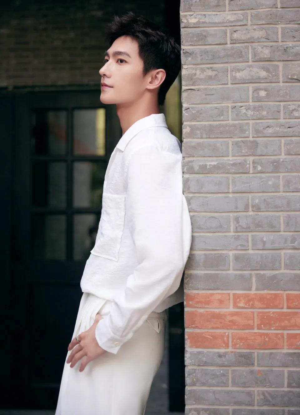 時(shí)尚套裝，自信與成就感的完美融合圖片展示