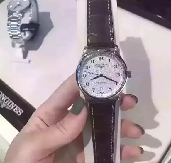 最新款浪琴，時尚與工藝的完美融合