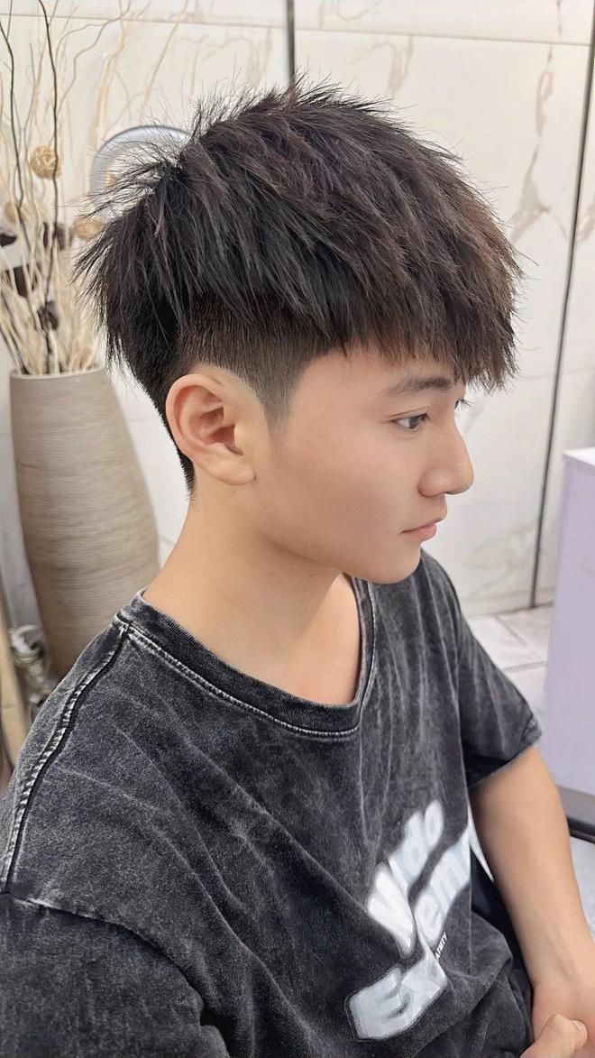 時(shí)尚變遷，探索短發(fā)型風(fēng)潮與影響，展望2025最新流行趨勢