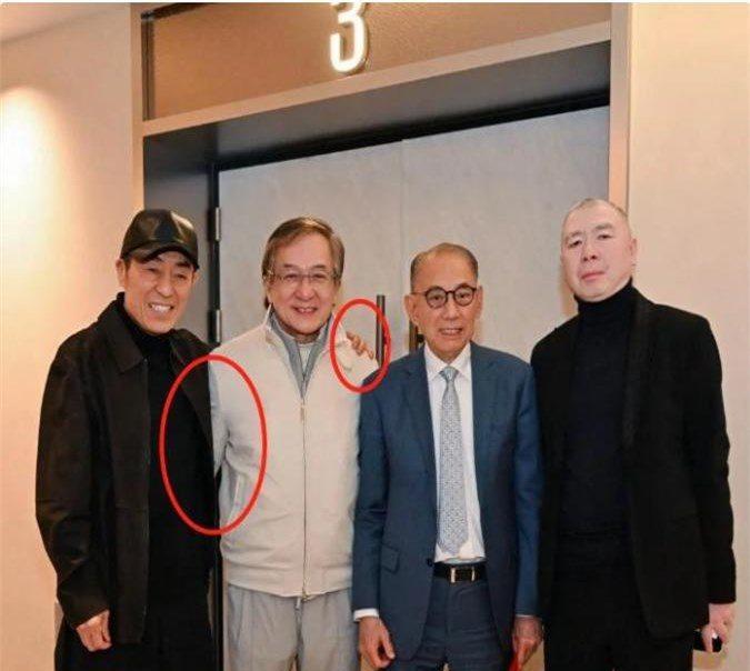 成龍最新動態(tài)揭秘，小巷深處的驚喜探索之旅（2025年）