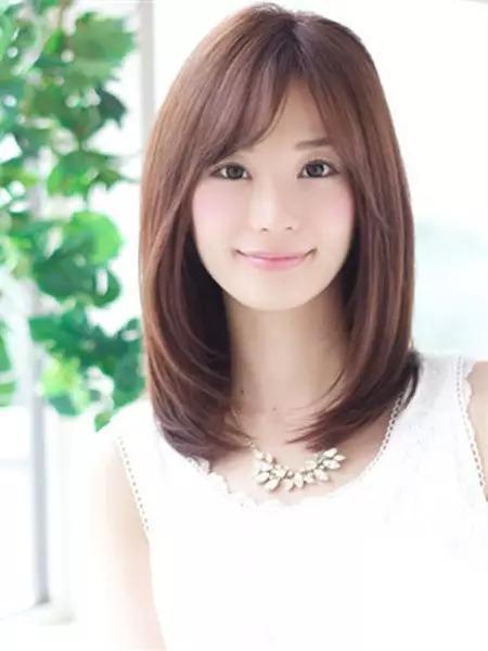 從入門到精通，2025最新短直發(fā)發(fā)型指南，引領(lǐng)時(shí)尚風(fēng)潮！