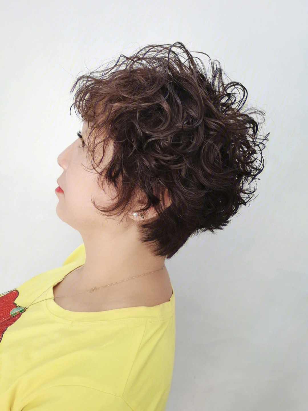 最新短發(fā)燙發(fā)造型，時尚界的火熱焦點！