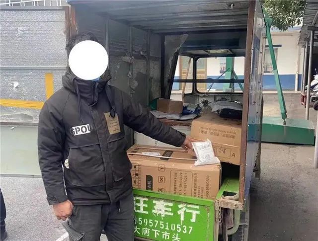 最新快遞員偷快遞現(xiàn)象，原因解析與應(yīng)對(duì)策略