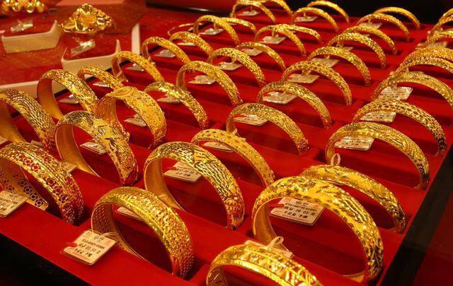 最新黃金回收價(jià)格老鳳祥，科技重塑黃金價(jià)值，引領(lǐng)未來生活體驗(yàn)