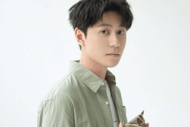 秦俊杰最新戀情曝光，情感新動(dòng)向揭秘！